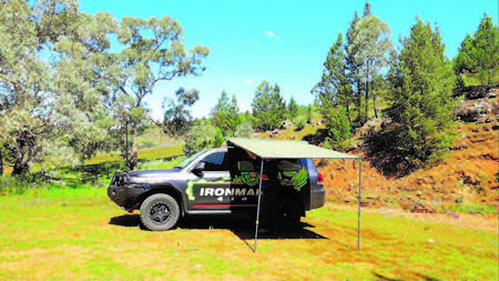 TOLDO LATERAL MARCA IRONMAN 4X4 CON ILUMINACION LED HACIA AFUERA  1.4X2Mts