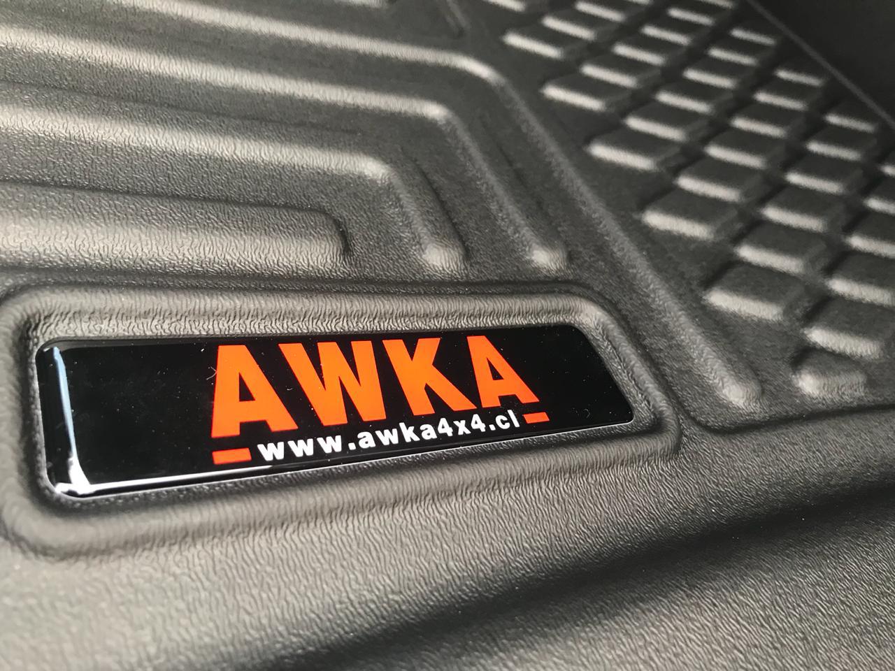 Miniatura PISOS AWKA (DELANTEROS Y TRASEROS) PARA VOLKSWAGEN AMAROK 2010+ (CON POSA VASO)