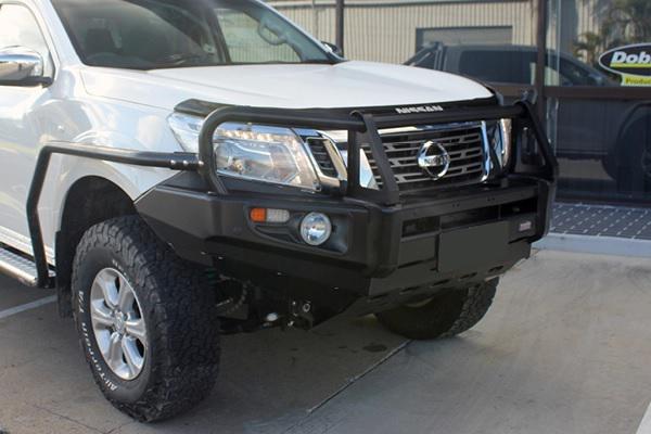 BULLBAR NISSAN NP300 DELANTERO con LOOPS