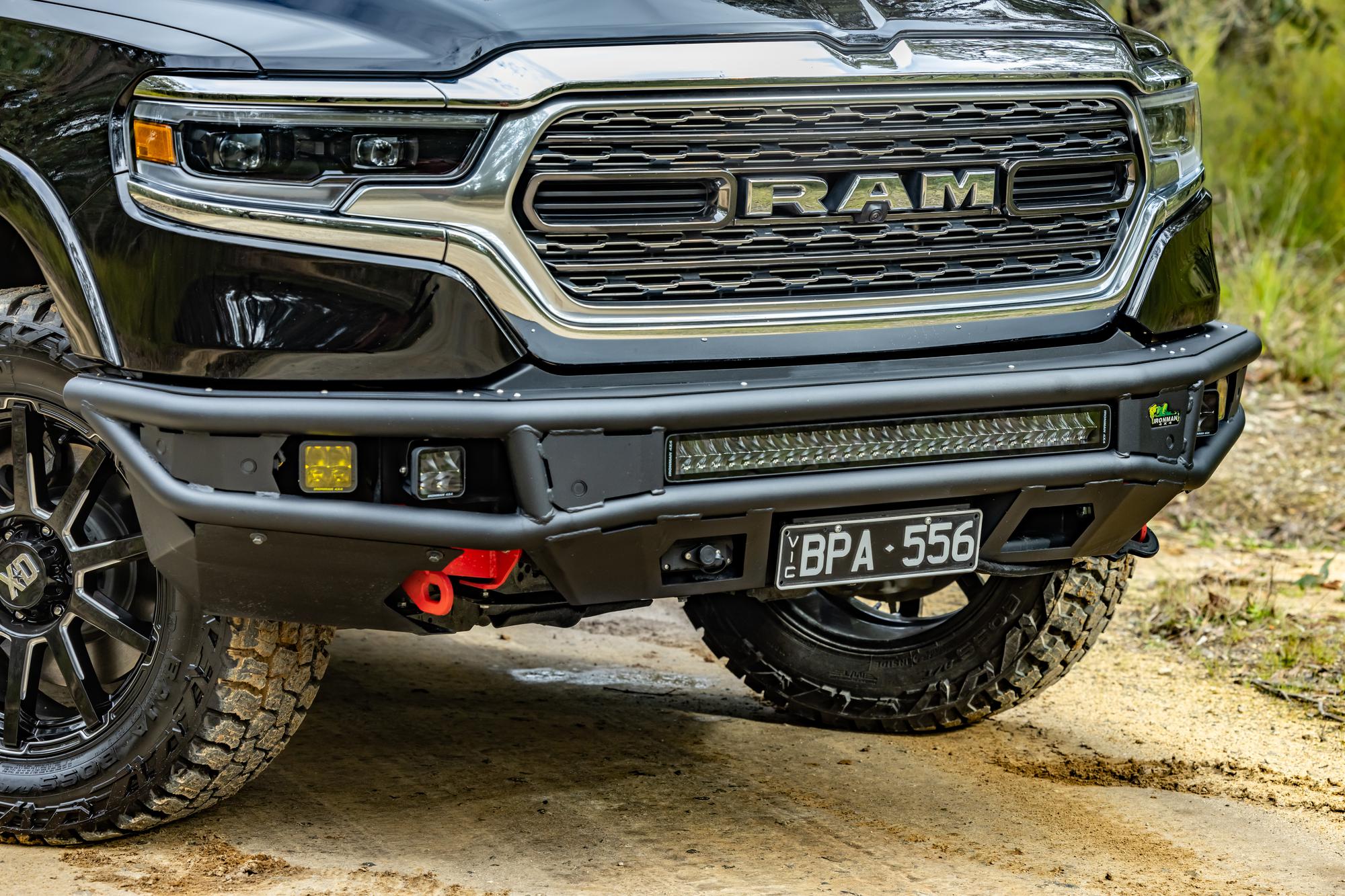 BUMPER DELANTEROS IRONMAN 4X4 PARA RAM 1500 2019+