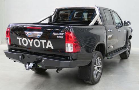 PARACHOQUE TRASERO HEAVY DUTY HILUX REVO 2020+ TIRO DE 3.500Kgs.