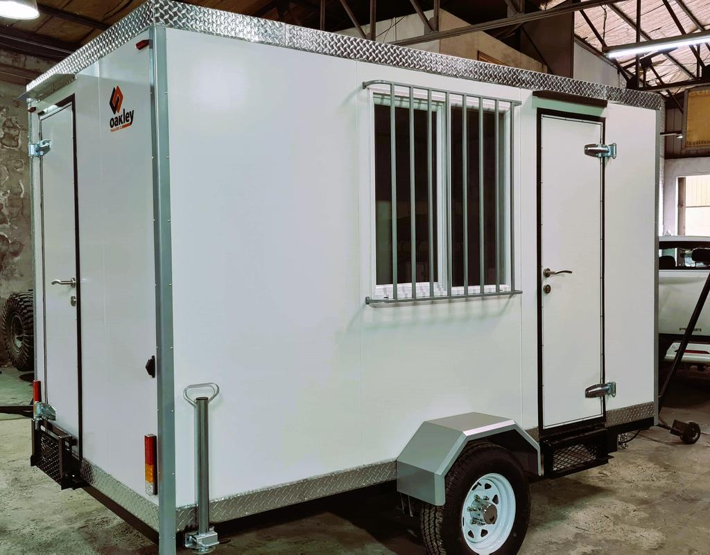 Miniatura  CARRO DE ARRASTRE OFICINA/COMEDOR  MODELO ANTUCO PARA  8 A 12 PERSONAS  4X2  - Color: Blanco, Modelo: Antuco, Alto: 2, Profundidad: 4, Peso: 550