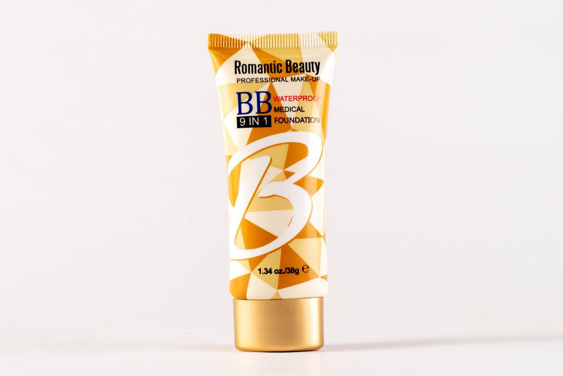 Pack de 24 unidades BB Cream "B FOUNDATION"