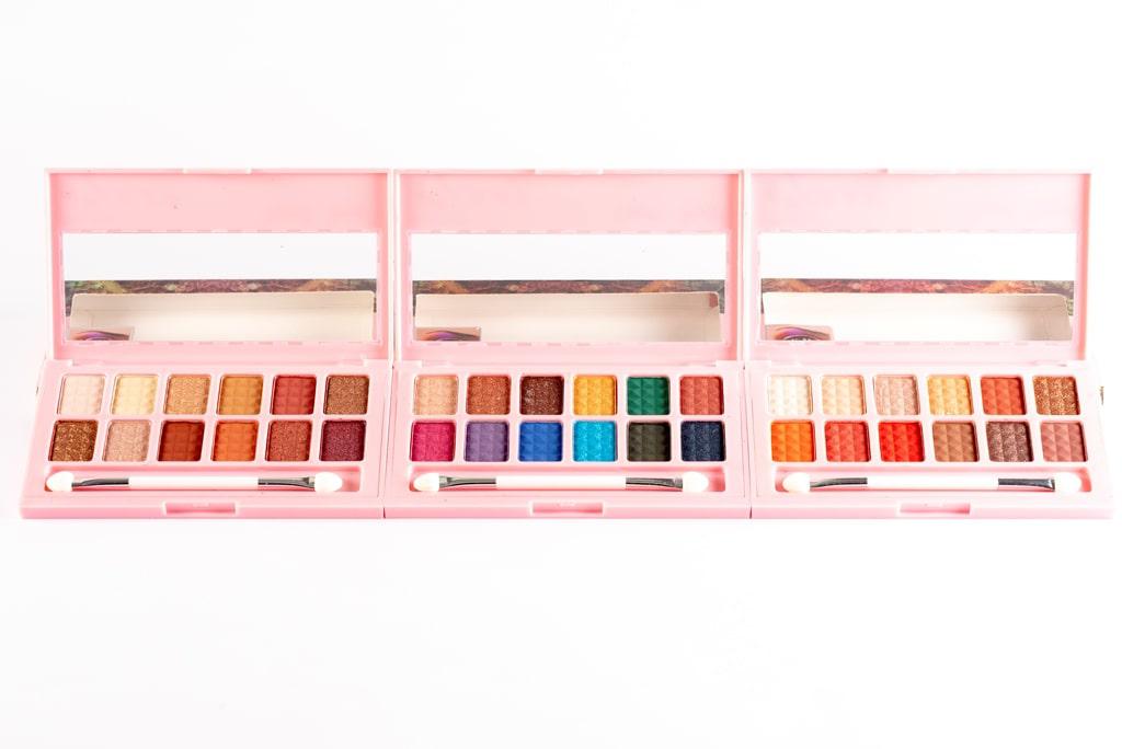 Pack de 12 unidades Paleta de sombras "12 COLORS OF BEAUTY"