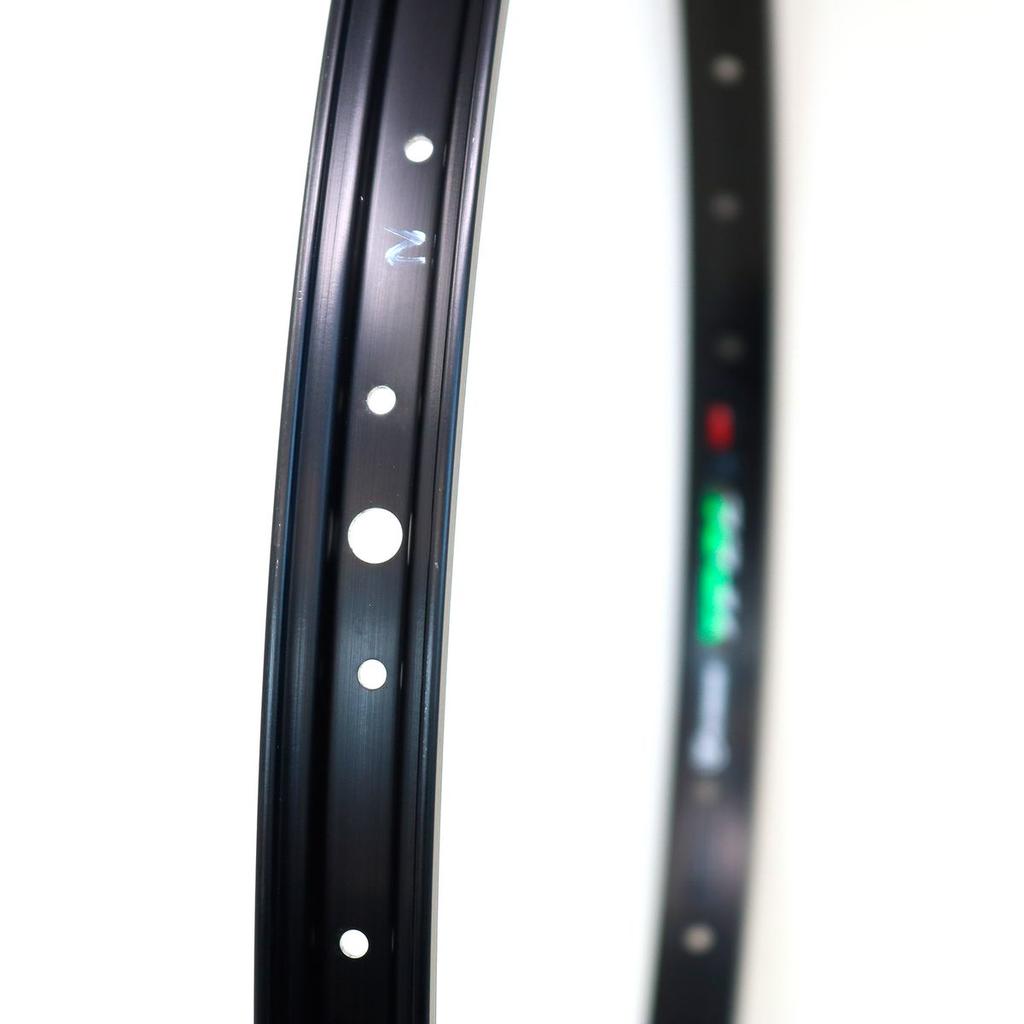 Llanta Vp22 24" 36H Schrader - Color: Negro