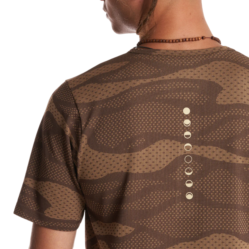 Polera Hombre Chacra Full Print - Color: Café