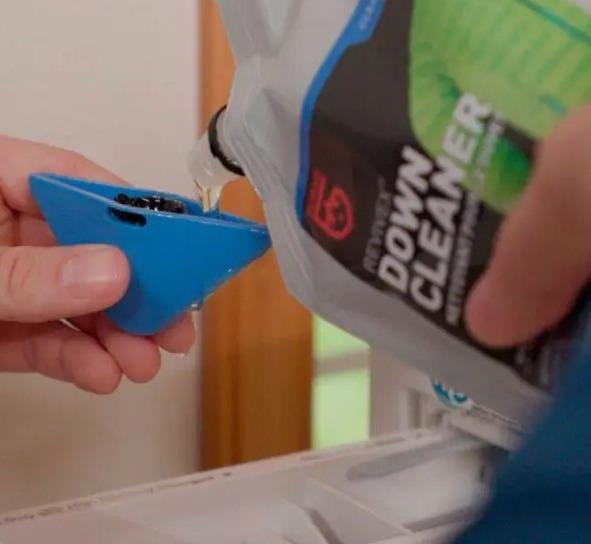 Miniatura Detergente Prendas de Pluma Revivex -