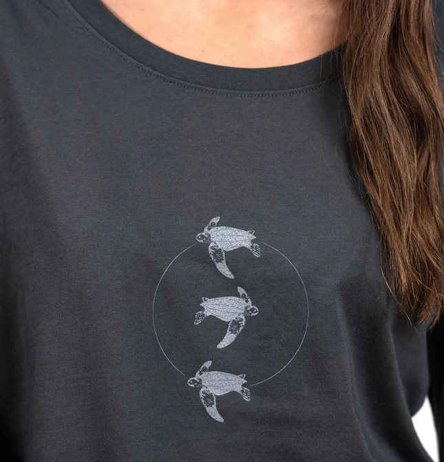 Polera Mujer Manga Larga "Tortuga Laud" - Color: Grafito