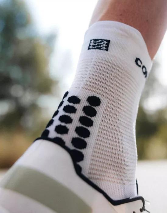 Pro Racing Socks RUN HIGH V4.0  - Color: Blanco-Negro