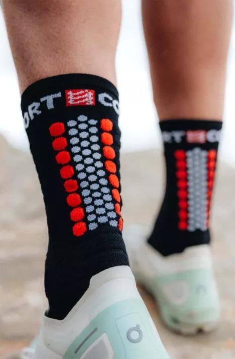 Calcetines Ultra Trail Socks V2.0 - Color: Negro-Rojo-Blanco