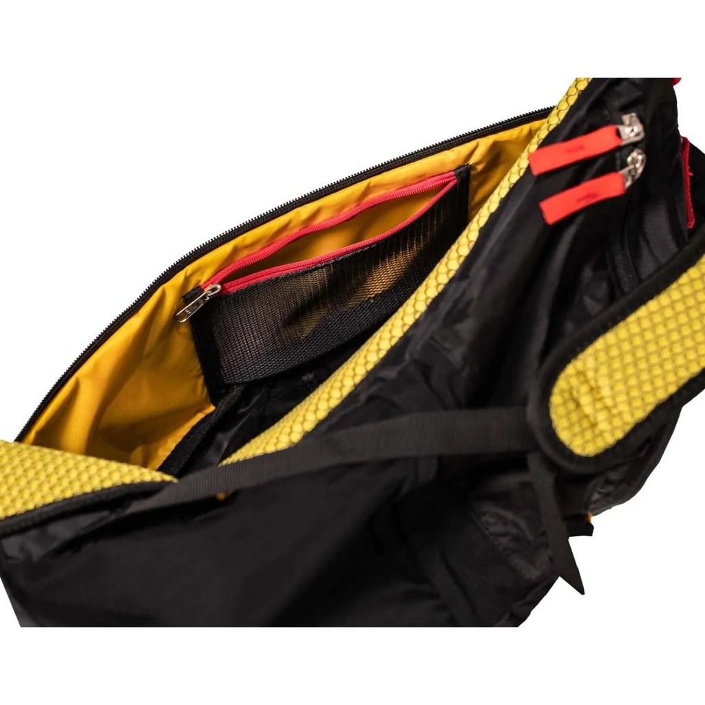 Mochila X-Cursion Liviana 28 L - Color: Negro-Amarillo